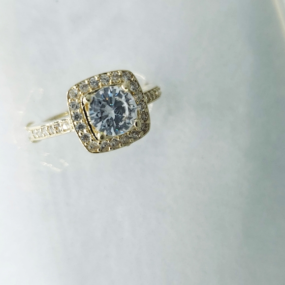 14KT Gold Elegant Round CZ Ring - Picture 3 of 11
